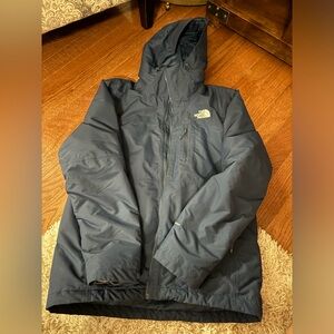 Navy blue men’s coat. Inner liner can come out, zipper to remove.